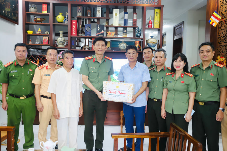 Công an thành phố Hải Phòng 'uống nước nhớ nguồn'