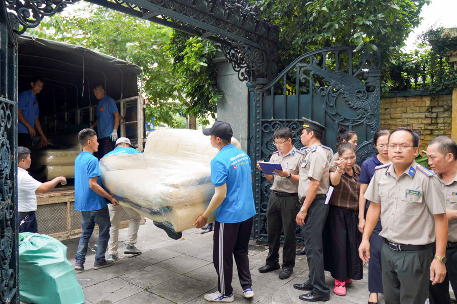 Cưỡng chế giao tài sản bán đấu giá trên đường Lê Hồng Phong