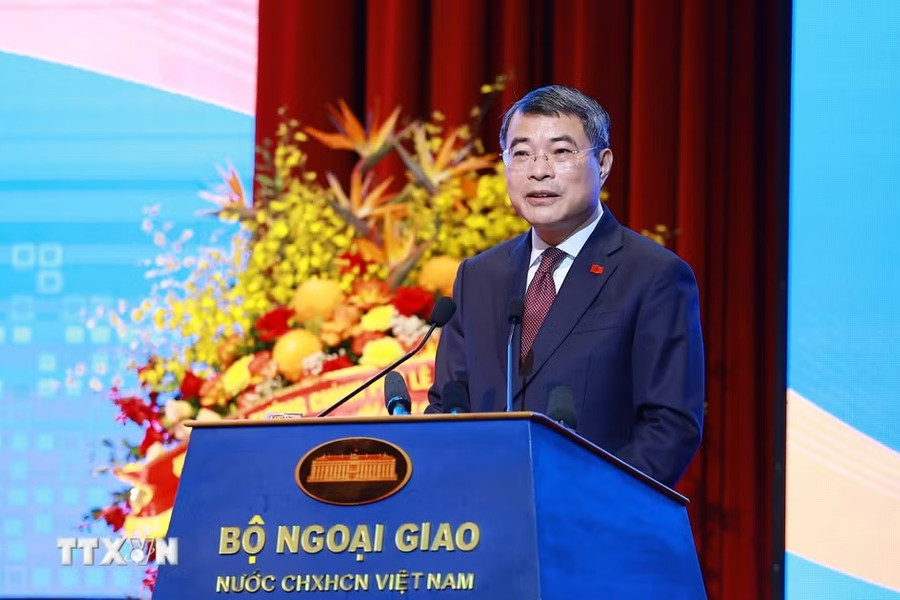 Ngoại giao mở đường cho tăng trưởng và phát triển bền vững