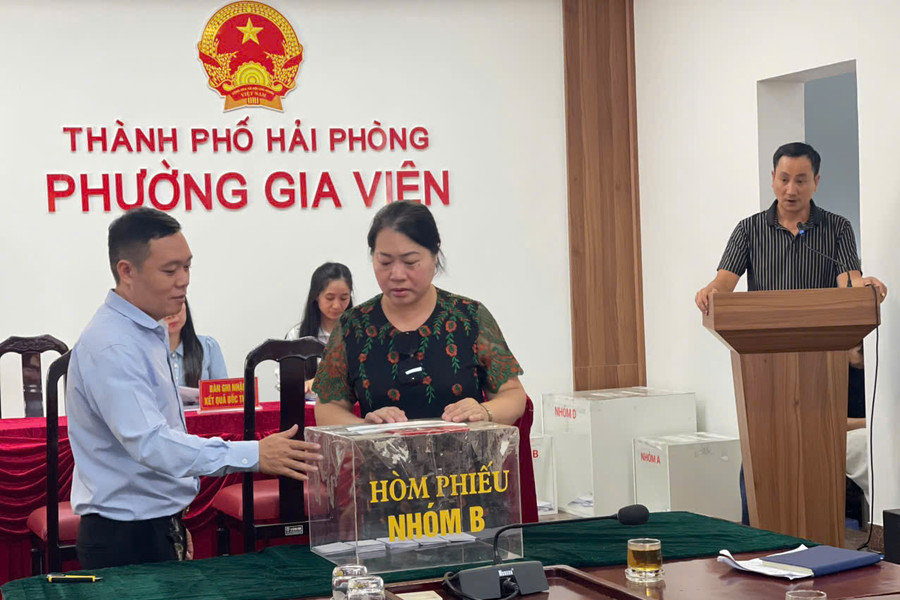 27 hộ dân chung cư cũ bốc thăm nhận nhà thuê mới