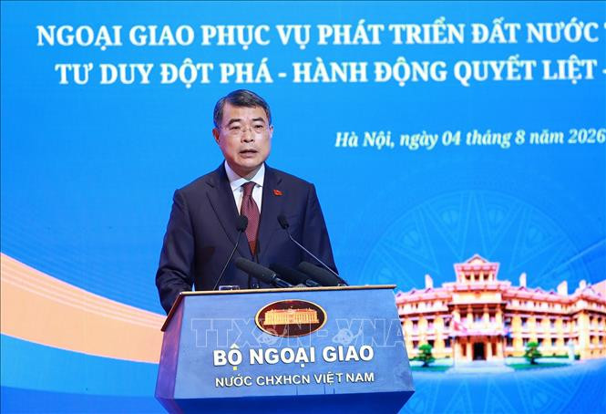 Công tác ngoại giao phải chuyển mạnh từ mở đường sang đồng hành với doanh nghiệp và địa phương đến kết quả cuối cùng(*)