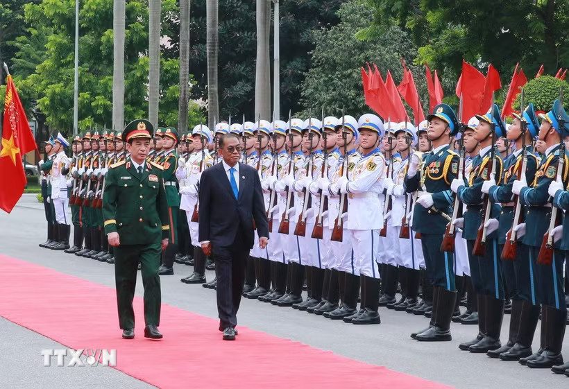 Bộ trưởng Bộ Quốc phòng Malaysia thăm chính thức Việt Nam