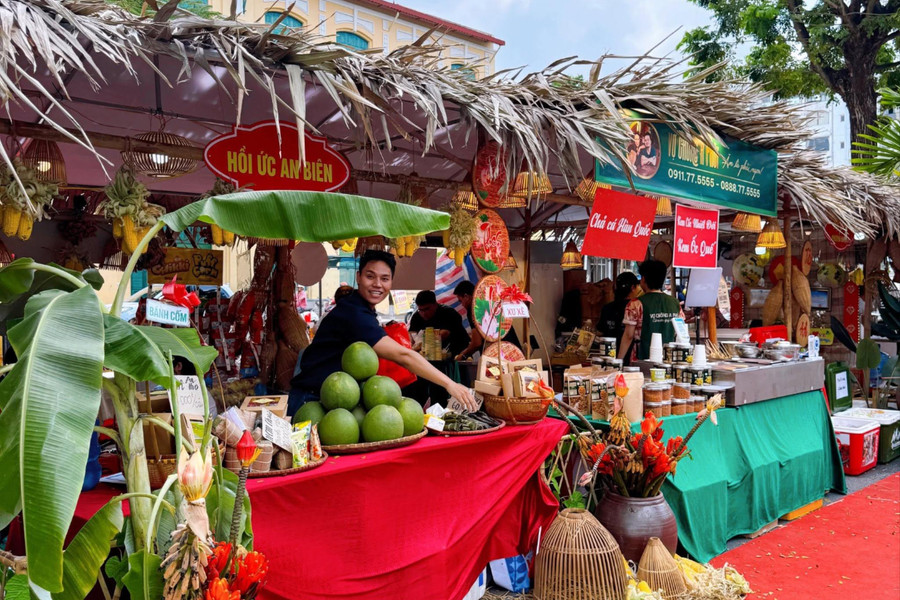 Đánh thức sức sống chợ quê trong du lịch hiện đại