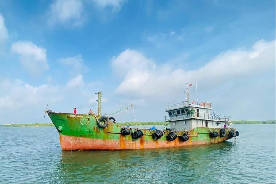 Phát hiện tàu vận chuyển 50.000 lít dầu DO không rõ nguồn gốc