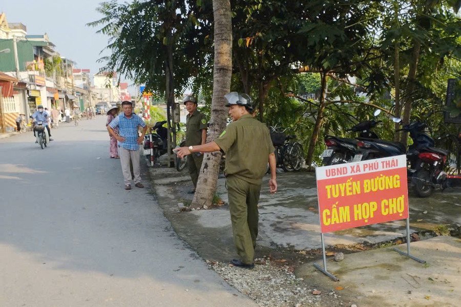 Xã Phú Thái xử lý tình trạng họp chợ ven sông An Thành