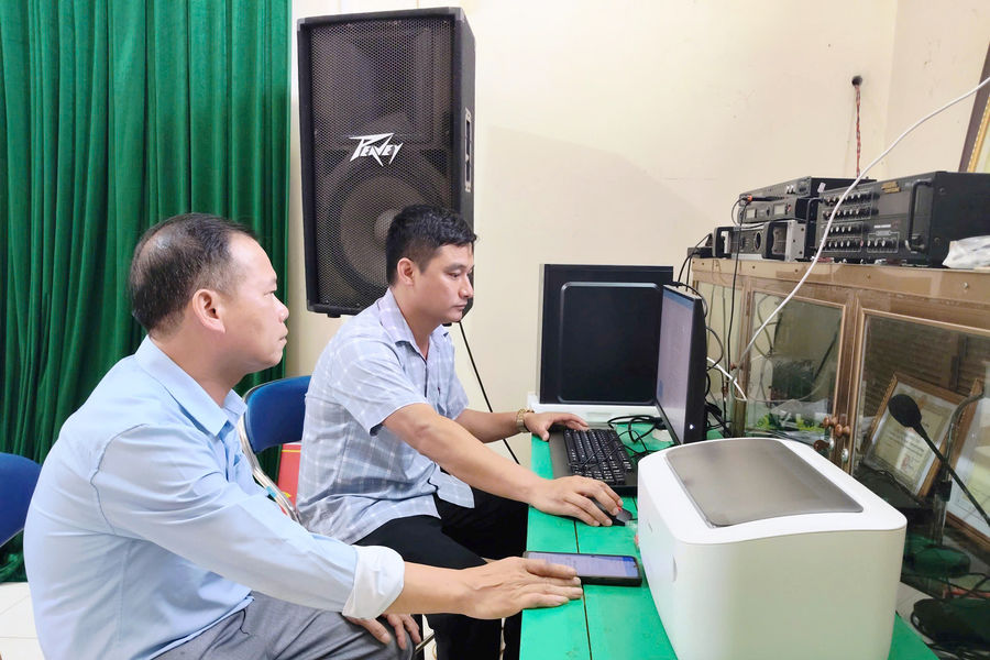 Cán bộ thôn, tổ dân phố trước 'bài toán' chuyển đổi số