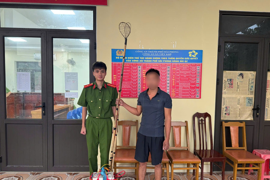 Công an xã Việt Khê xử lý người bán, người mua dùng kích điện khai thác thủy sản