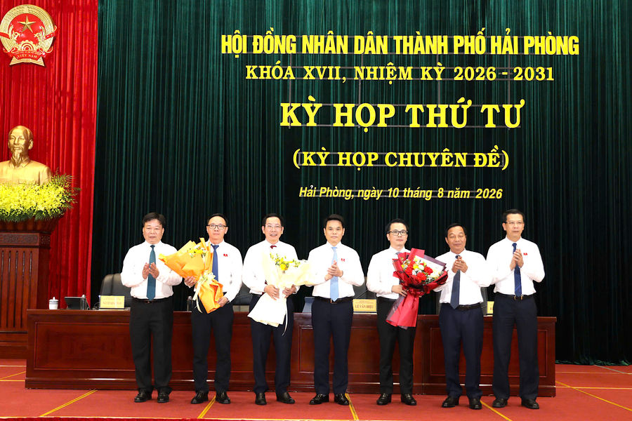 Officials elected Deputy Chairmen of Hai Phong People’s Council and People’s Committee