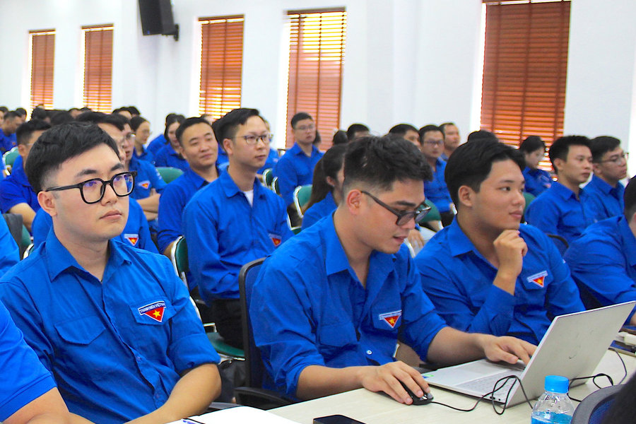 Khi thanh niên trở thành 'lá chắn' trước thông tin xấu độc