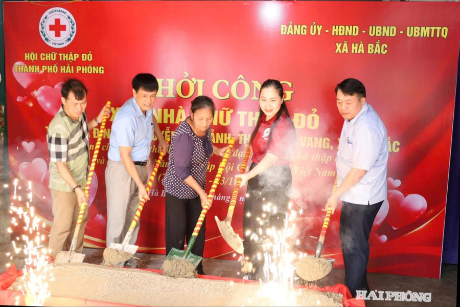 Khởi công nhà 'Chữ thập đỏ' tặng hộ khó khăn ở Hà Bắc