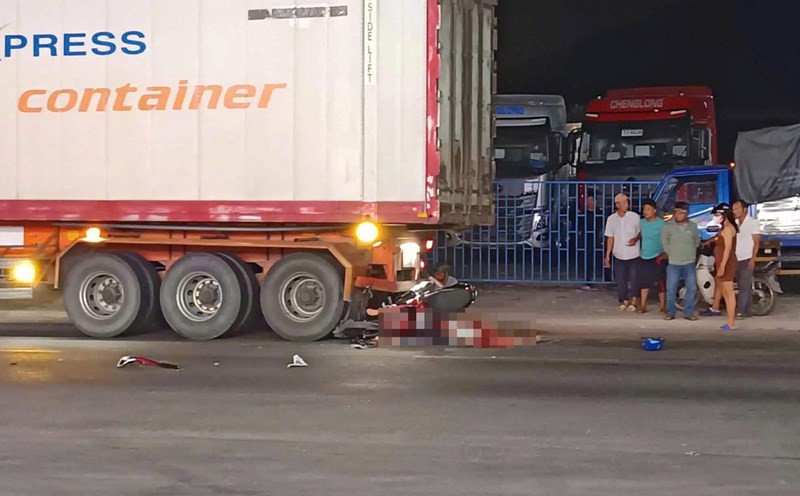 Tìm nhân chứng vụ tai nạn giao thông tại vòng xuyến cao tốc