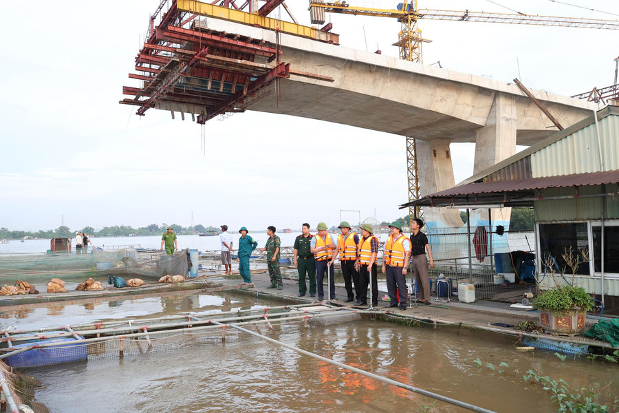 Di chuyển toàn bộ 54 lồng cá, Hợp Tiến hoàn thành giải phóng mặt bằng thi công cầu Tân An trước hạn