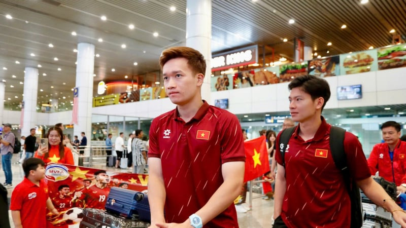 Đội tuyển Việt Nam có mặt tại Kuala Lumpur, hướng tới trận bán kết lượt đi với Malaysia
