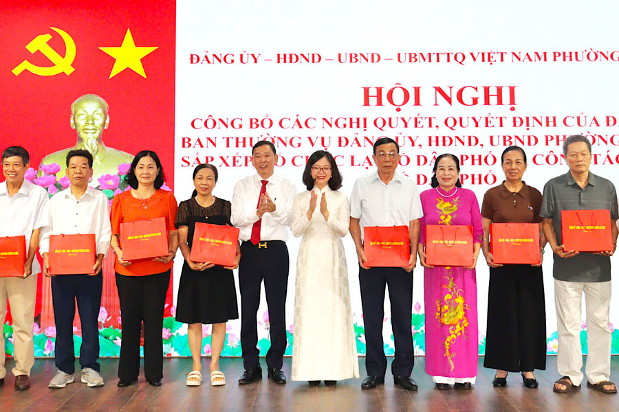 Khẩn trương giải quyết chế độ với người nghỉ việc sau sắp xếp thôn, tổ dân phố