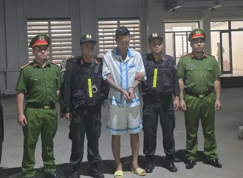 Vì sao vợ chồng Huấn 'Hoa Hồng' bị khởi tố?