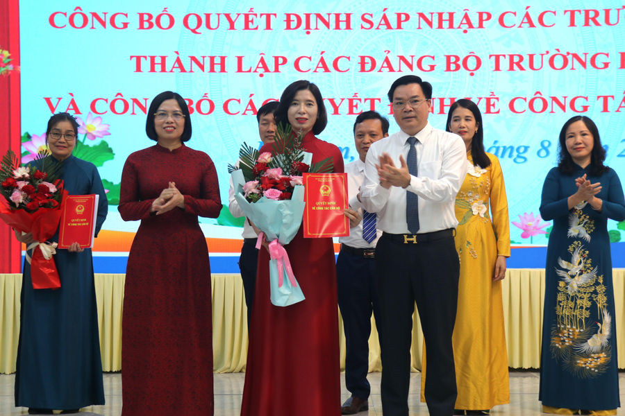 Hà Nam và Vĩnh Lại công bố quyết định nhân sự trường học sau sắp xếp