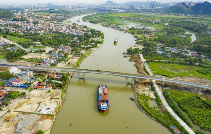 Hạn chế giao thông khu vực Cảng thủy nội địa Huy Văn 2, sông Kinh Môn