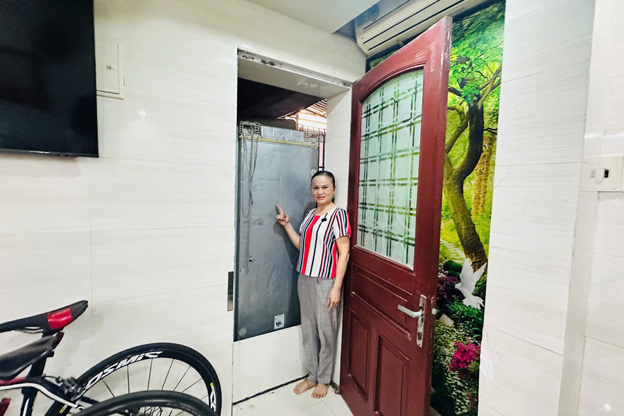 Dựng cửa tôn chắn lối đi chung, phường yêu cầu tháo dỡ