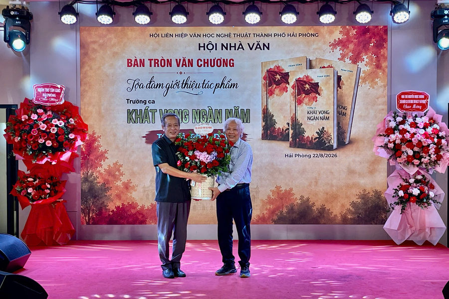 Ra mắt trường ca 'Khát vọng ngàn năm' của nhà thơ Phan Dũng