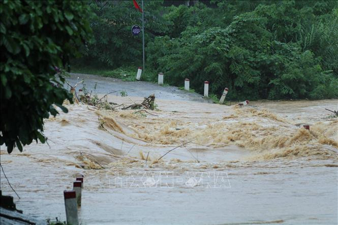 Triển khai công tác bảo đảm an toàn giao thông trong bão số 4