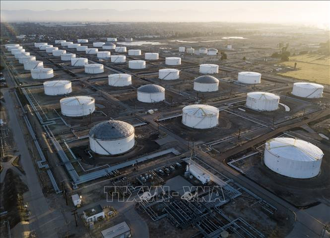 Căng thẳng eo biển Hormuz đe doạ cạn kiệt kho dự trữ dầu thô
