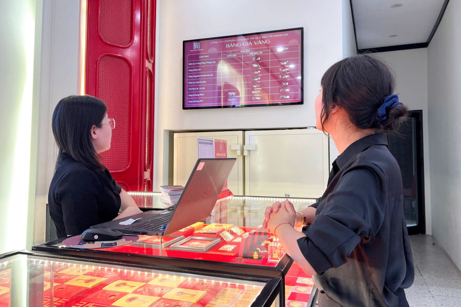 Khi giá vàng trong nước không còn chênh với thế giới