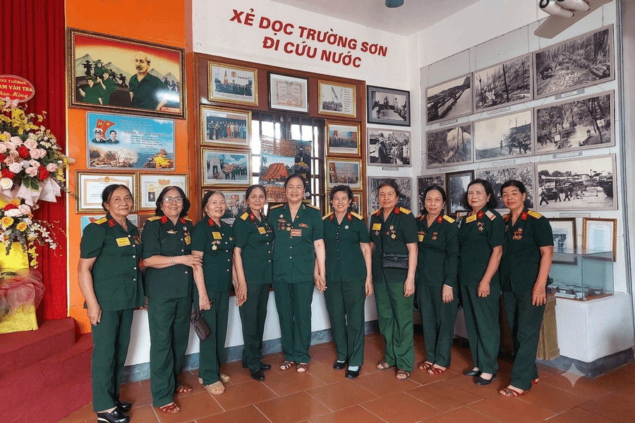 Những 'bông hồng thép' Hoàng Ngân năm xưa