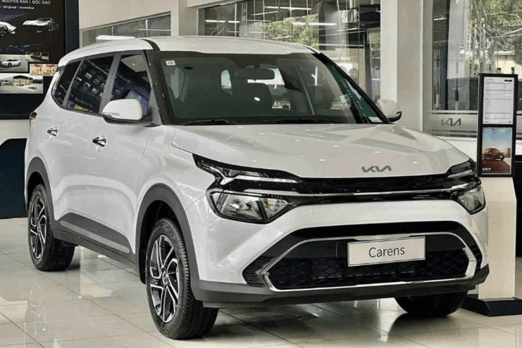 Mẫu xe KIA Carens giảm giá xuống dưới 600 triệu đồng