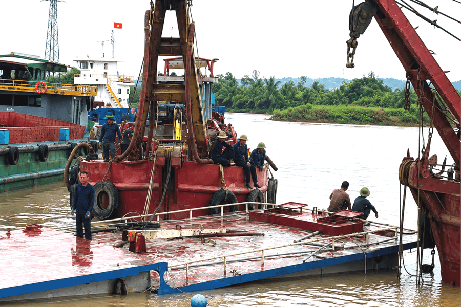 Trục vớt thành công tàu Hà Nam 08, sông Kinh Môn thông tuyến