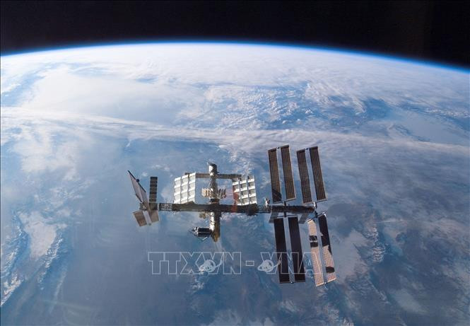 Các phi hành gia Mỹ và châu Âu hoàn tất lắp đặt ăng-ten dự phòng trên ISS