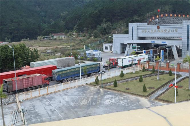 Cửa khẩu Ái Điểm hoạt động trở lại, hàng hóa Việt Nam - Trung Quốc được thông quan