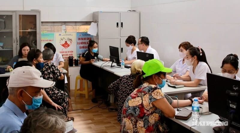 Khám sàng lọc lao và bệnh không lây nhiễm cho khoảng 7.200 người