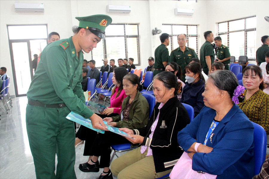Củng cố 'cột mốc lòng dân' nơi biên giới