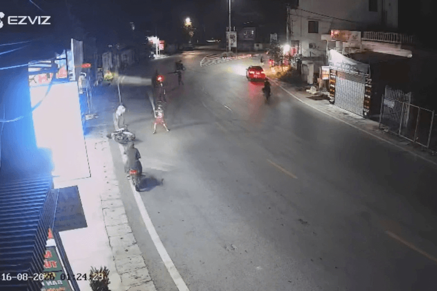 Khởi tố nhóm thanh niên mang hung khí, lạng lách trên đường rồi đuổi đánh người
