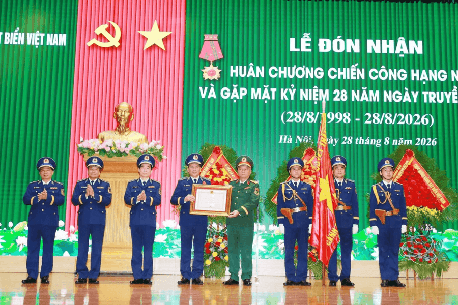 Cảnh sát biển Việt Nam bảo vệ chủ quyền Tổ quốc bằng biện pháp pháp luật