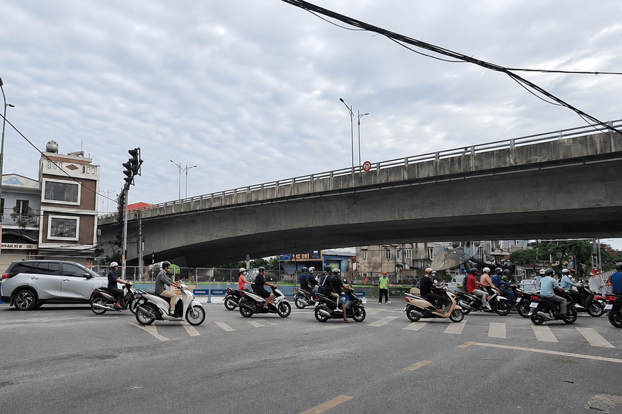 Từ 29/8, cấm phương tiện lưu thông trên đường gom cầu Lãm Khê