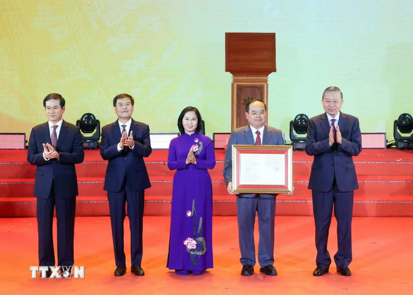 Lễ công bố thành lập thành phố Quảng Ninh và đón nhận Huân chương Lao động hạng nhất
