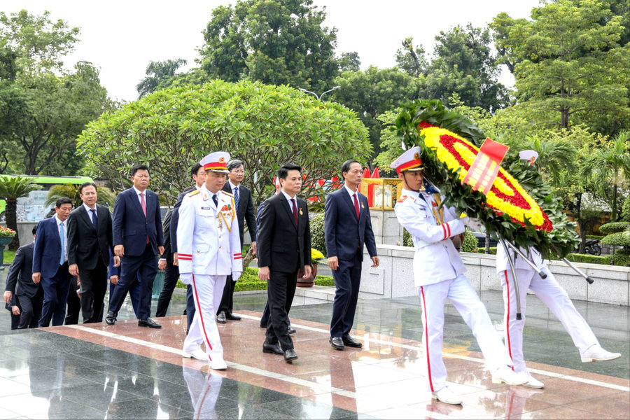 Lãnh đạo thành phố Hải Phòng viếng Lăng Chủ tịch Hồ Chí Minh nhân dịp Quốc khánh