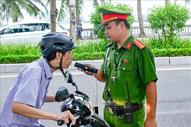 Xử lý gần 15.000 trường hợp vi phạm giao thông