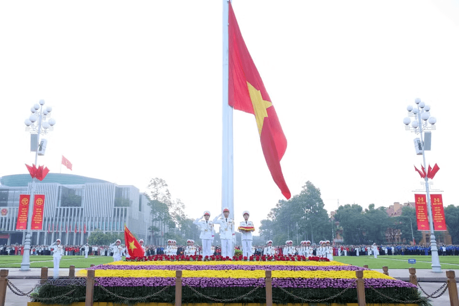 Trang nghiêm lễ Thượng cờ tại Quảng trường Ba Đình sáng 2/9