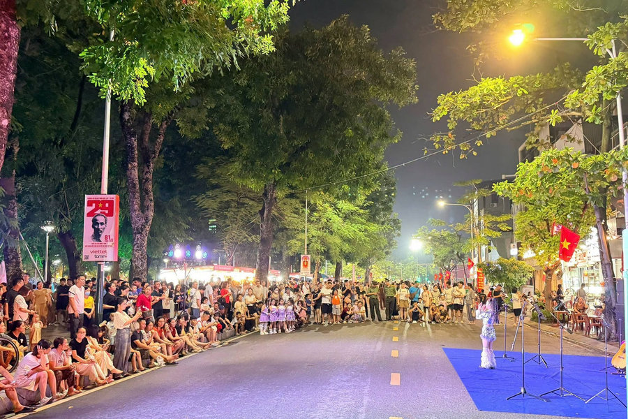 Đưa nghệ thuật xuống phố, tạo sức sống cho Phố đi bộ - ẩm thực đêm