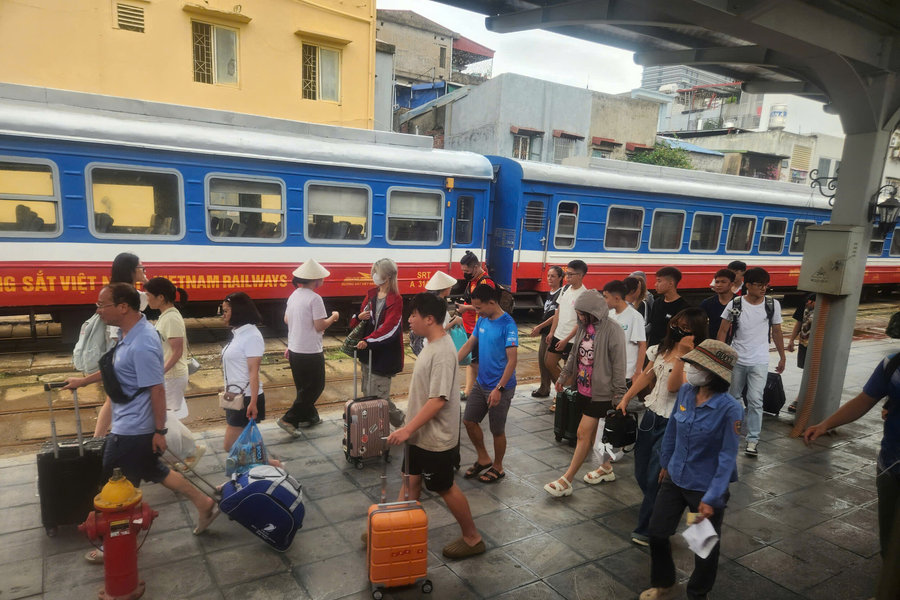Ngành Đường sắt chính thức mở bán 300.000 vé tàu Tết Nguyên Đán Đinh Mùi