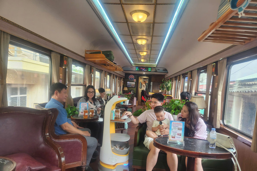 Hơn 55.000 lượt khách đi tàu Hà Nội - Hải Phòng dịp Quốc khánh