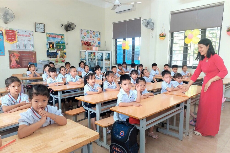 Cắt giảm các cuộc thi, hồ sơ, sổ sách, hội họp không cần thiết trong cơ sở giáo dục