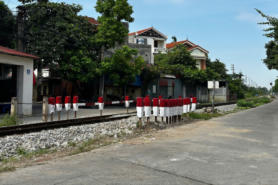 Đóng lối đi tự mở qua đường sắt tại phường Thành Đông