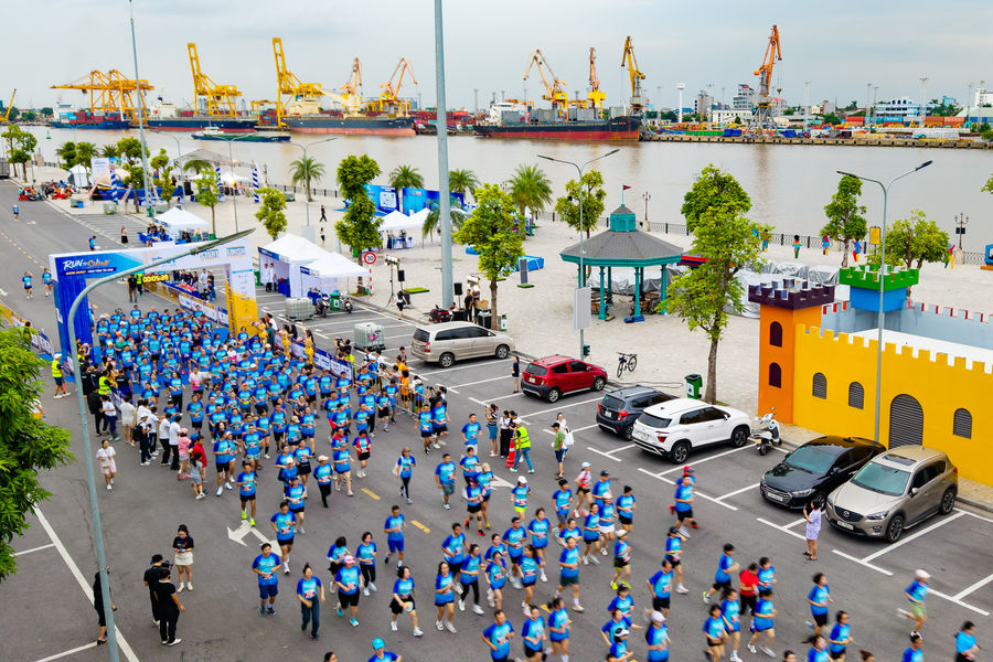Gần 700 người tham gia Giải chạy TC-HICT Run To Shine 2026