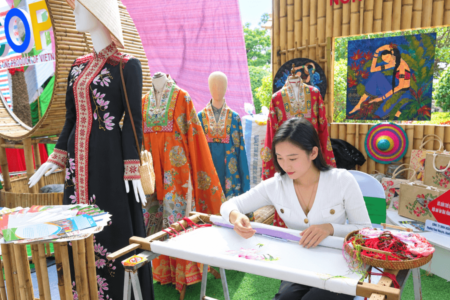 Nghề thêu ren truyền thống Hải Phòng tìm hướng đi mới