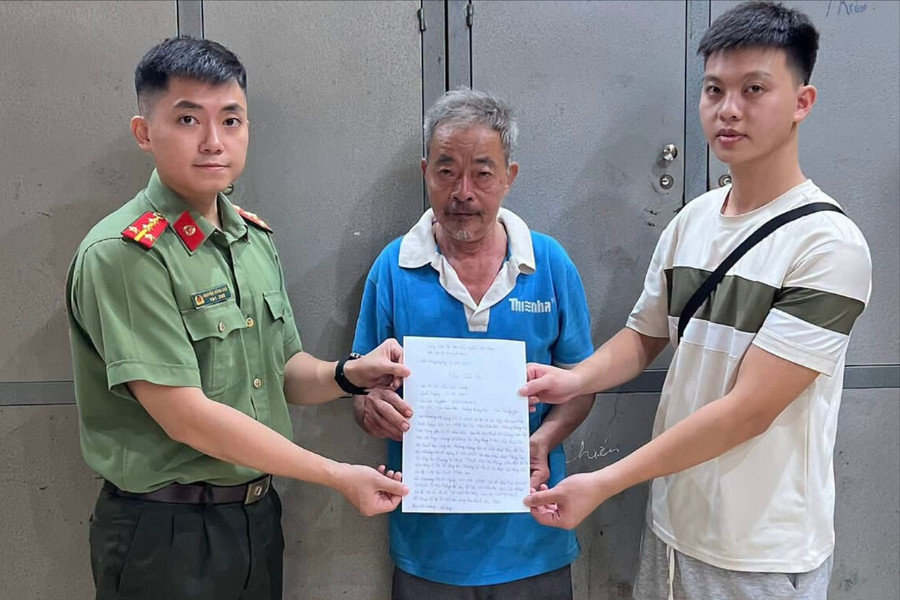 Công an Tứ Minh giúp người đi lạc trở về với gia đình trong đêm