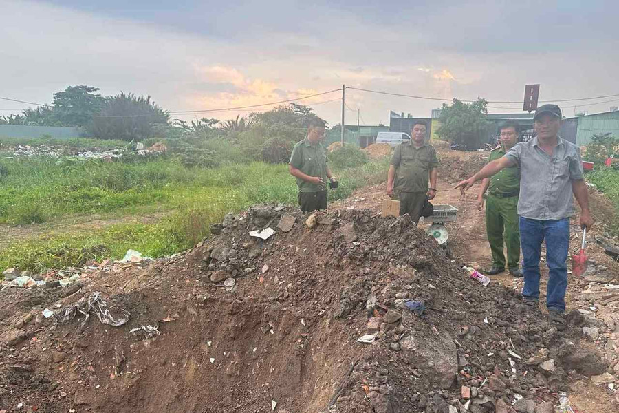 Khởi tố 4 bị can trong các vụ chôn lấp chất thải trái phép