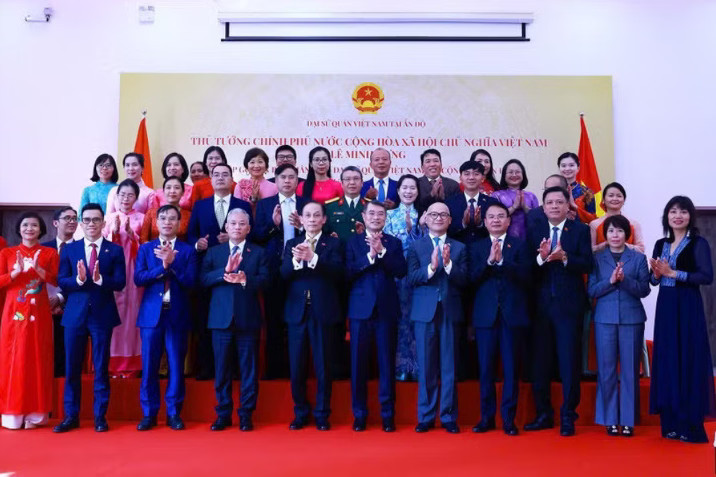 Thủ tướng Lê Minh Hưng gặp gỡ cán bộ, nhân viên các cơ quan đại diện Việt Nam tại Ấn Độ
